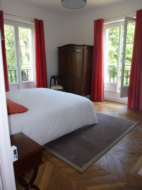 Cedre Et Charme Bed & Breakfast Saint-Branchs Room photo