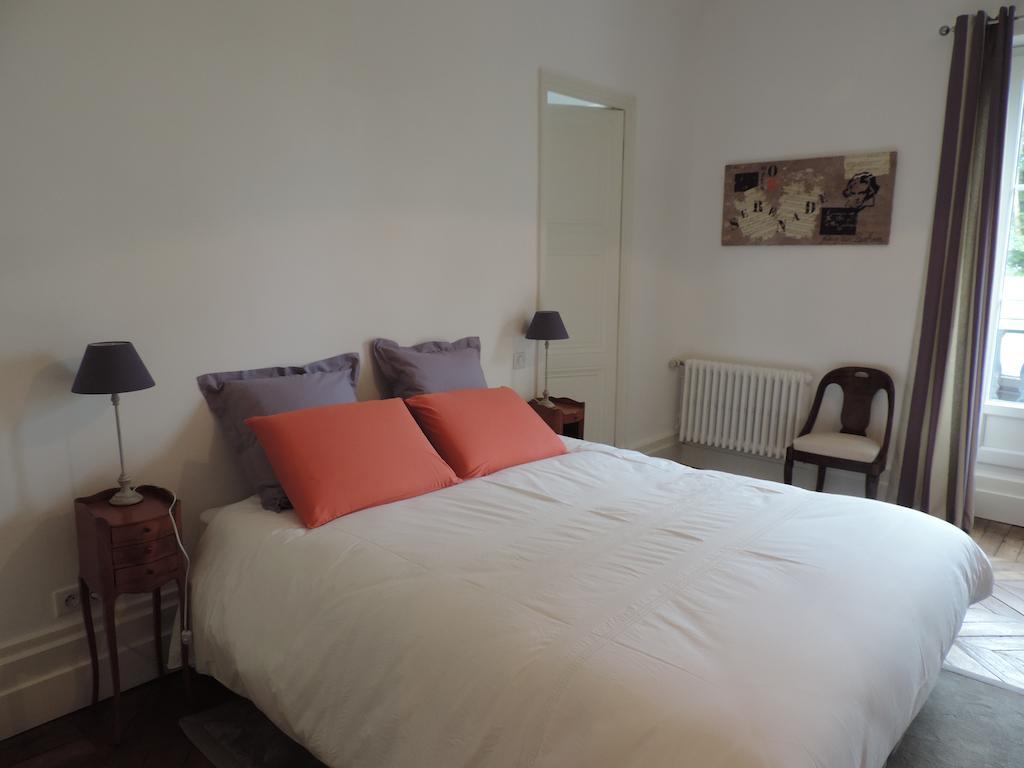 Cedre Et Charme Bed & Breakfast Saint-Branchs Room photo